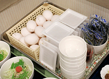 写真：ご飯のお供（納豆・卵・海苔）
